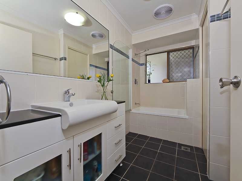 11 Glendevon Crescent, Mount Warren Park QLD 4207