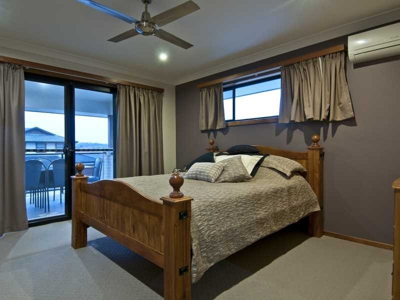 31 Lake Breeze Drive, Windaroo QLD 4207