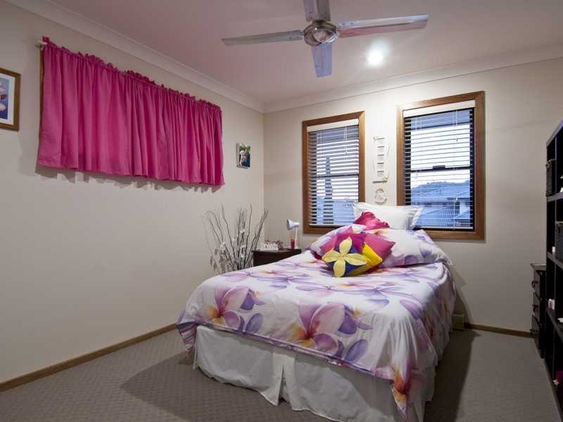 31 Lake Breeze Drive, Windaroo QLD 4207