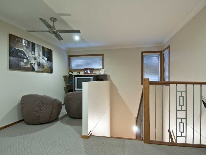 31 Lake Breeze Drive, Windaroo QLD 4207