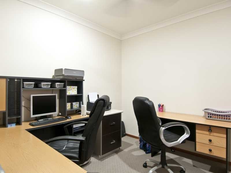 31 Lake Breeze Drive, Windaroo QLD 4207