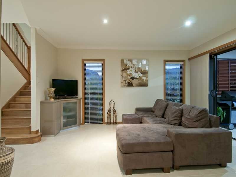 31 Lake Breeze Drive, Windaroo QLD 4207