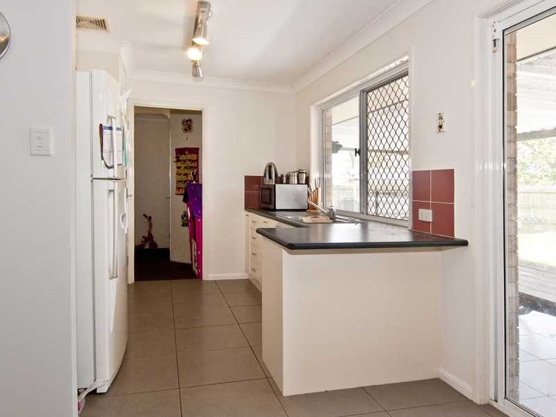 12 Duesbury Crescent, Edens Landing QLD 4207