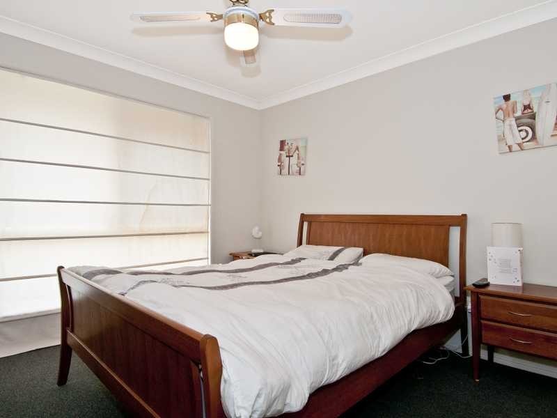 12 Duesbury Crescent, Edens Landing QLD 4207