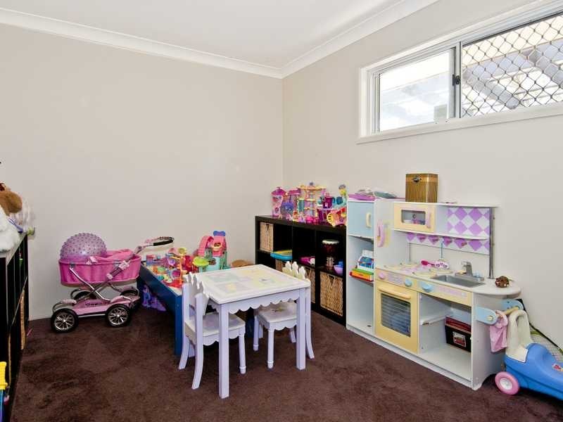 12 Duesbury Crescent, Edens Landing QLD 4207
