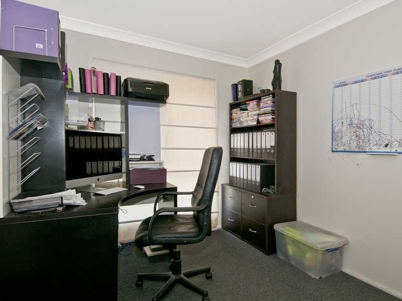 12 Duesbury Crescent, Edens Landing QLD 4207