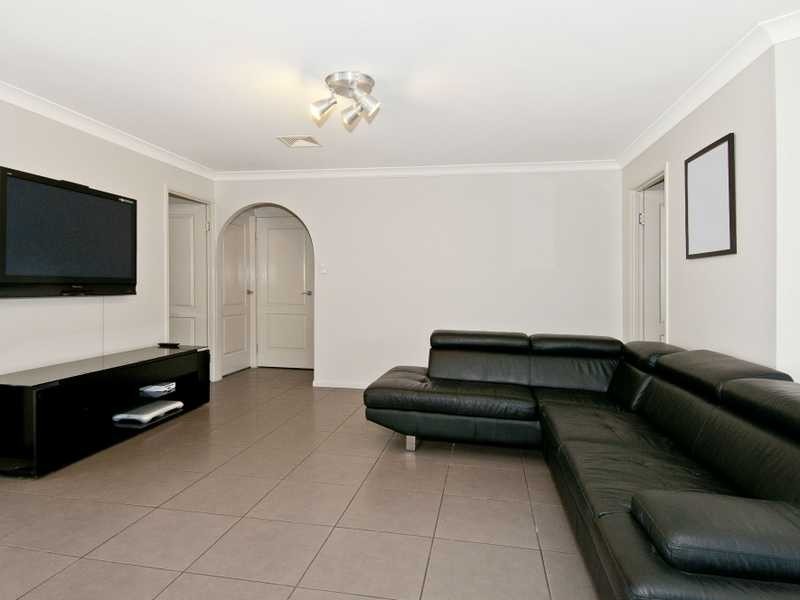 12 Duesbury Crescent, Edens Landing QLD 4207