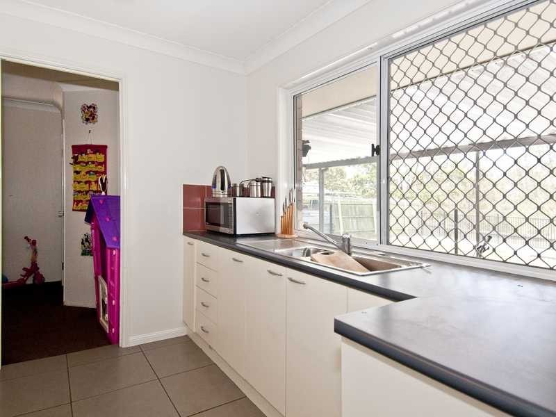 12 Duesbury Crescent, Edens Landing QLD 4207