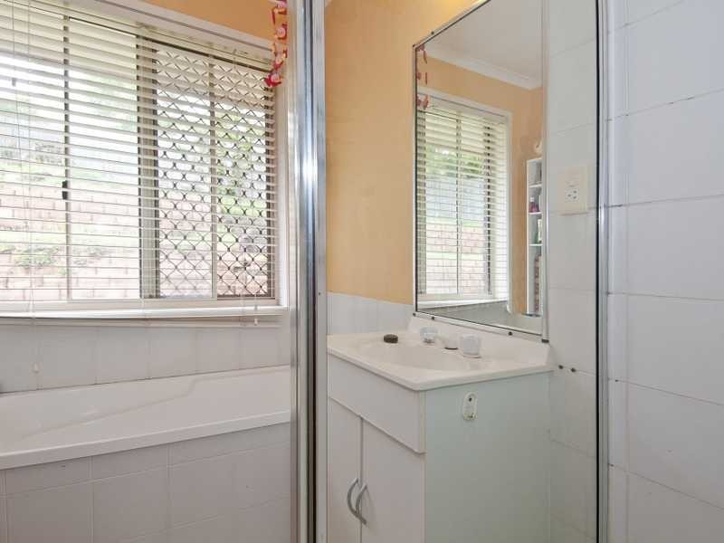 17 Leighton Drive, Edens Landing QLD 4207