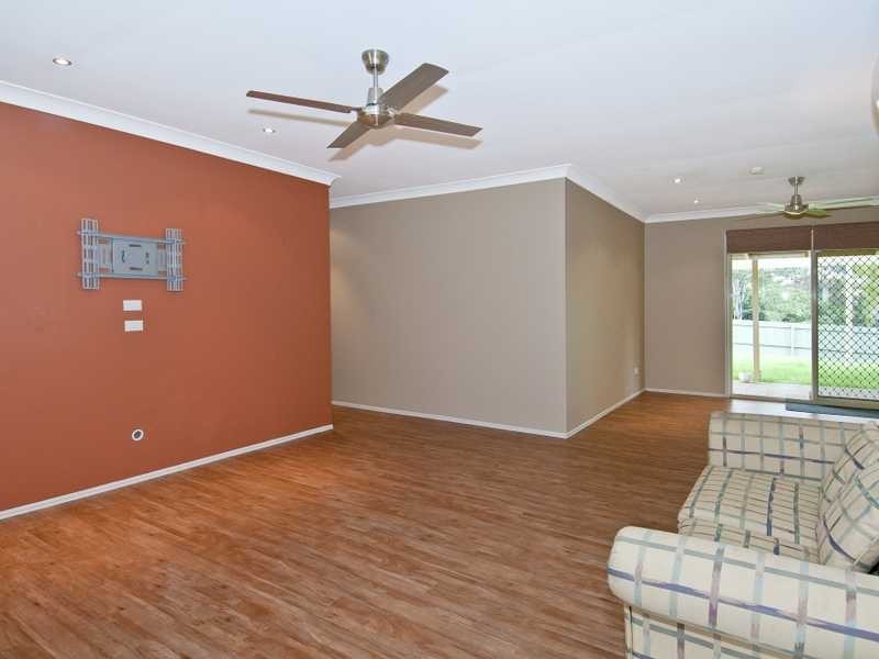 24 Duesbury Crescent, Edens Landing QLD 4207