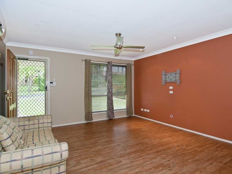 24 Duesbury Crescent, Edens Landing QLD 4207