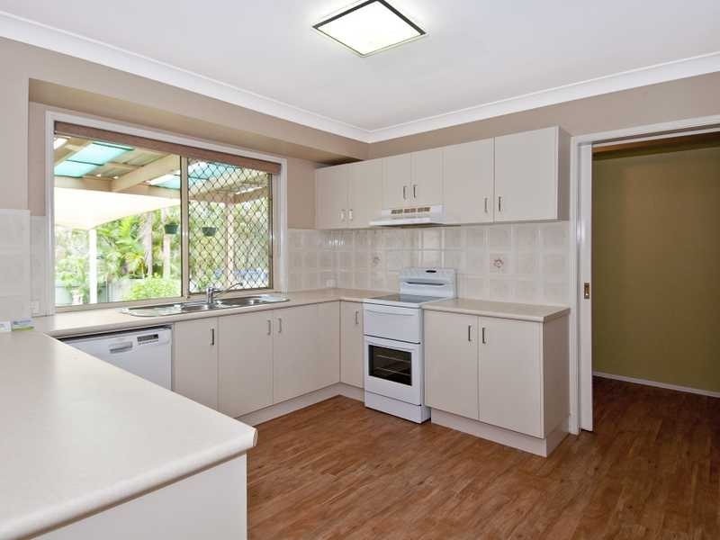 24 Duesbury Crescent, Edens Landing QLD 4207