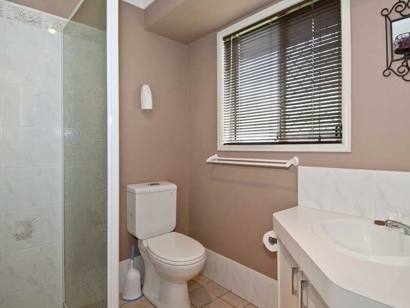 24 Duesbury Crescent, Edens Landing QLD 4207