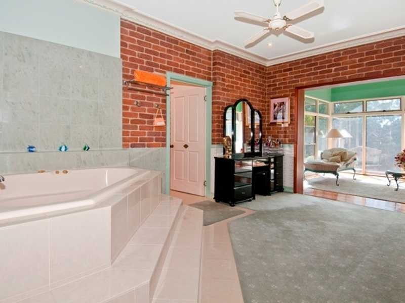 5 Bahrview Drive, Bahrs Scrub QLD 4207