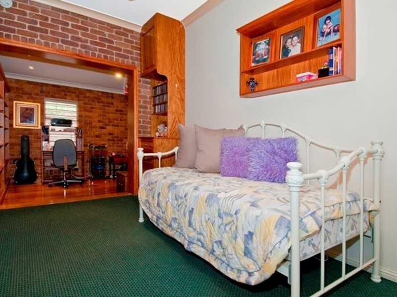 5 Bahrview Drive, Bahrs Scrub QLD 4207