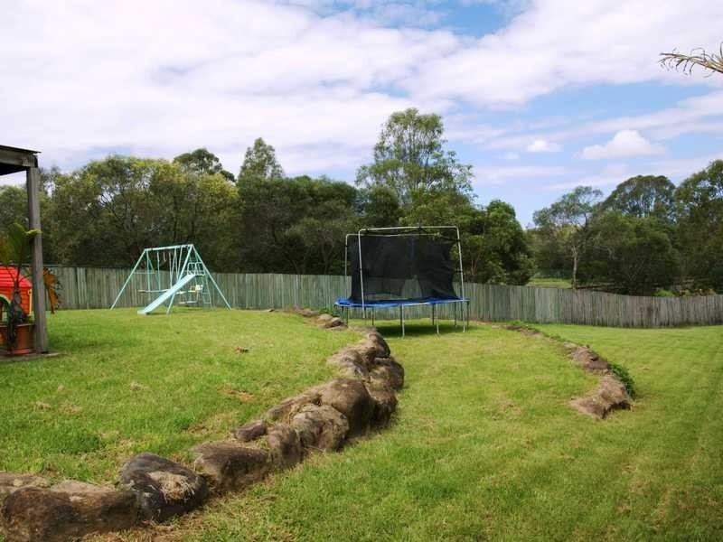 35 Eira Cr, Edens Landing QLD 4207