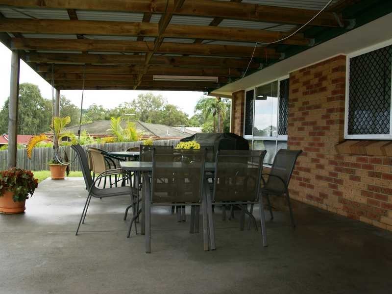 35 Eira Cr, Edens Landing QLD 4207