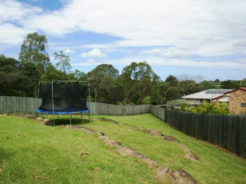 35 Eira Cr, Edens Landing QLD 4207