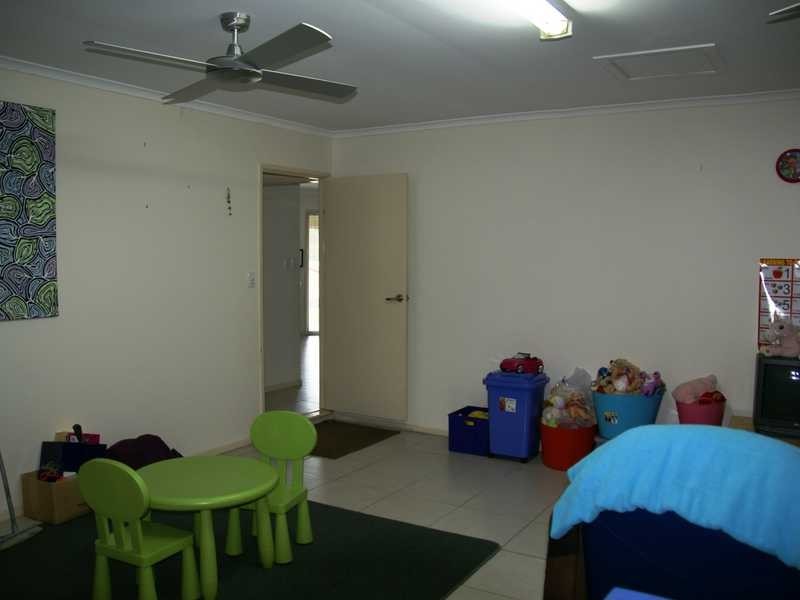35 Eira Cr, Edens Landing QLD 4207