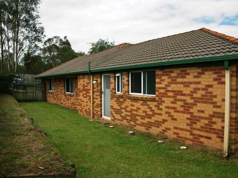 35 Eira Cr, Edens Landing QLD 4207