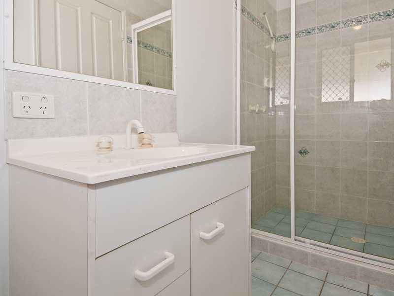 100 Overland Drive, Edens Landing QLD 4207