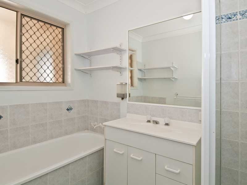 100 Overland Drive, Edens Landing QLD 4207