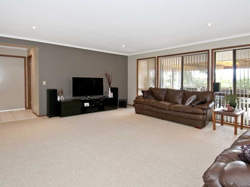 17 Wantana Crescent, Edens Landing QLD 4207
