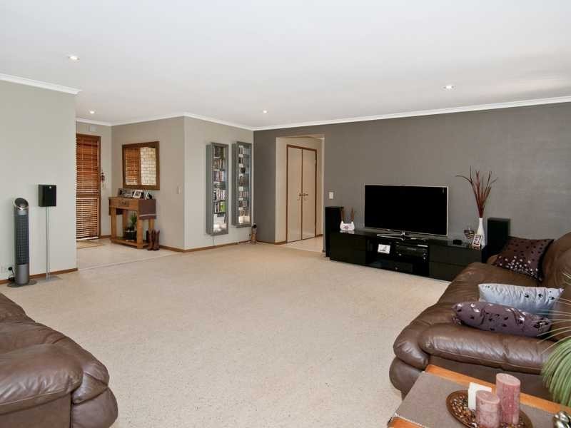 17 Wantana Crescent, Edens Landing QLD 4207