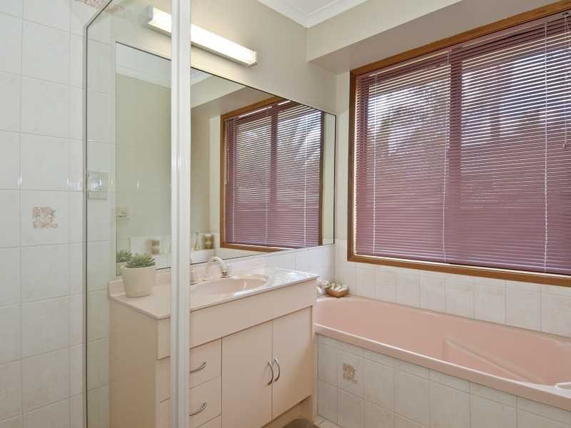 17 Wantana Crescent, Edens Landing QLD 4207
