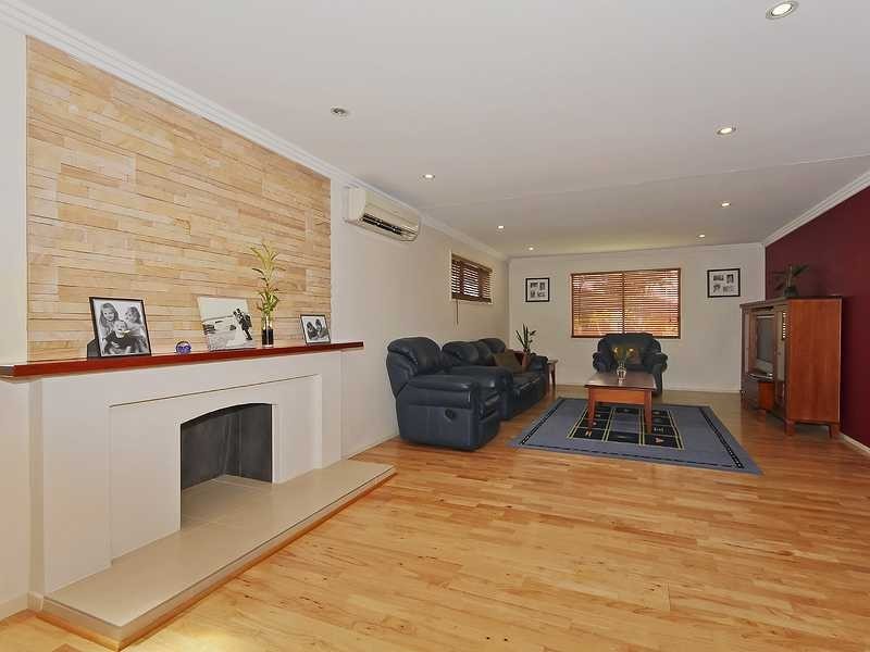 11 Glendevon Crescent, Mount Warren Park QLD 4207