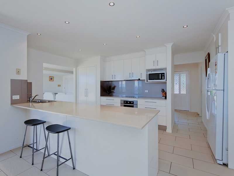 28 Hillside Crescent, Edens Landing QLD 4207