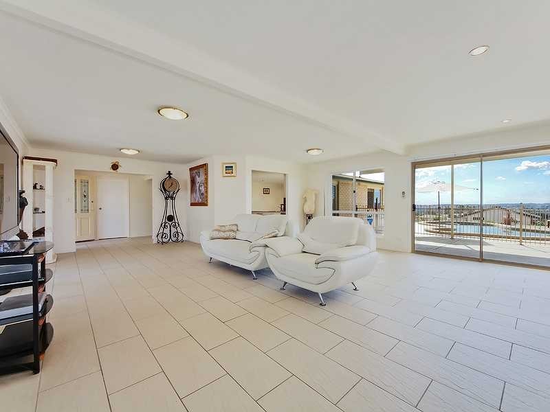 28 Hillside Crescent, Edens Landing QLD 4207