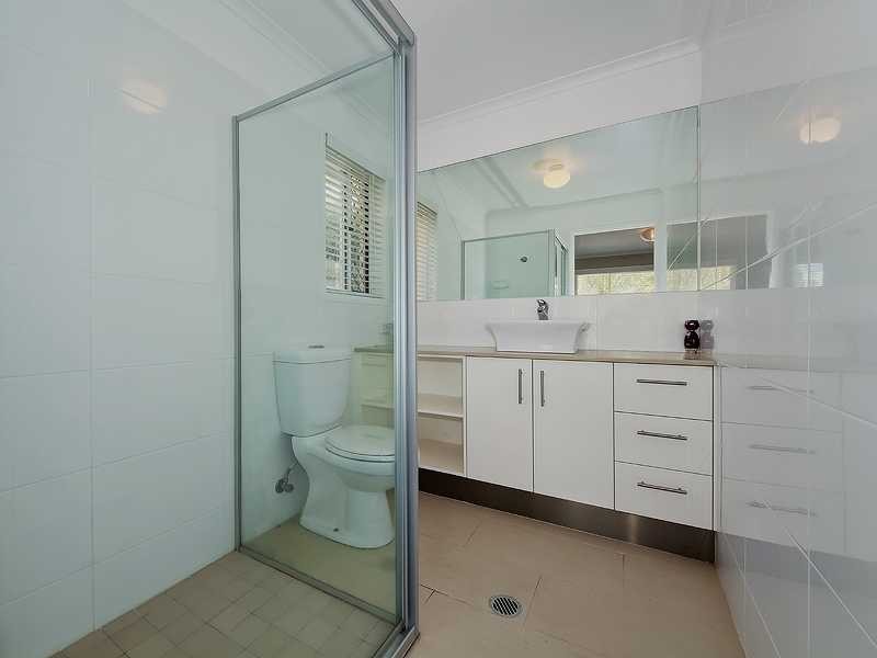 28 Hillside Crescent, Edens Landing QLD 4207