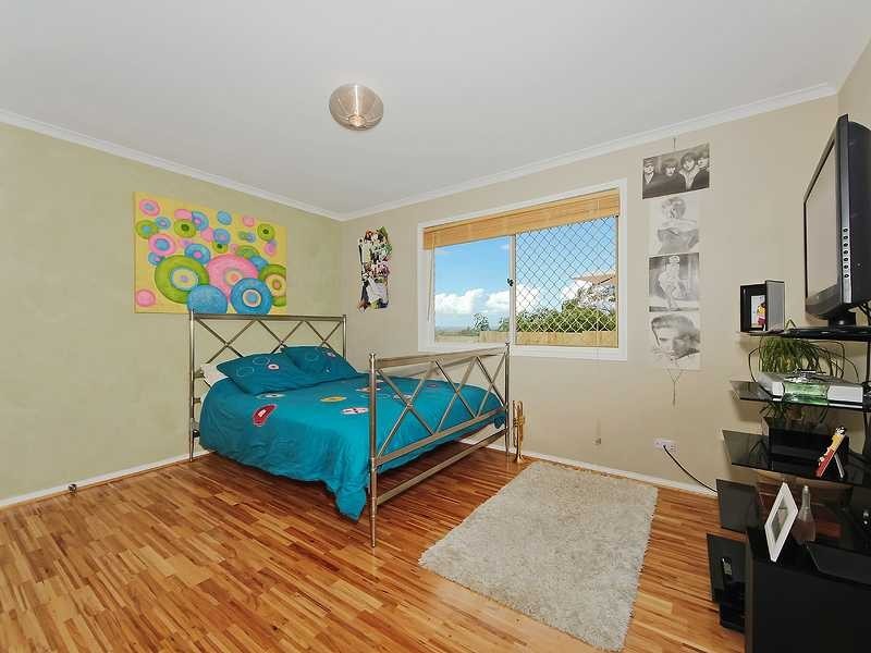 28 Hillside Crescent, Edens Landing QLD 4207