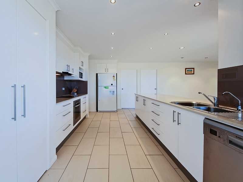 28 Hillside Crescent, Edens Landing QLD 4207