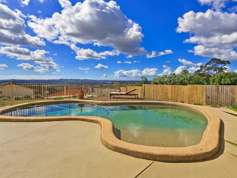 28 Hillside Crescent, Edens Landing QLD 4207