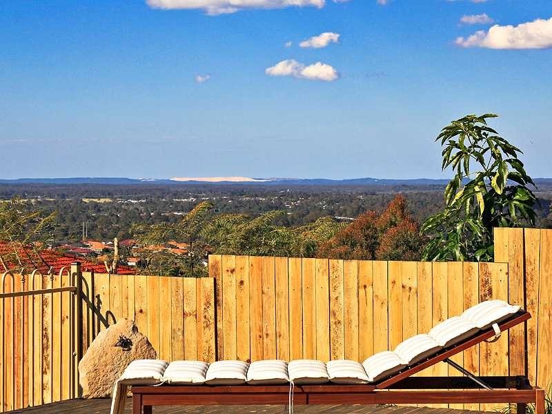 28 Hillside Crescent, Edens Landing QLD 4207