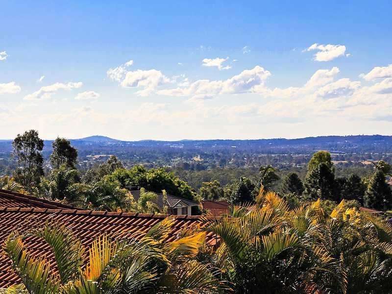 28 Hillside Crescent, Edens Landing QLD 4207
