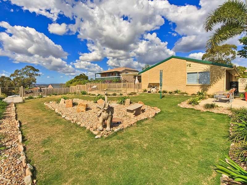 28 Hillside Crescent, Edens Landing QLD 4207