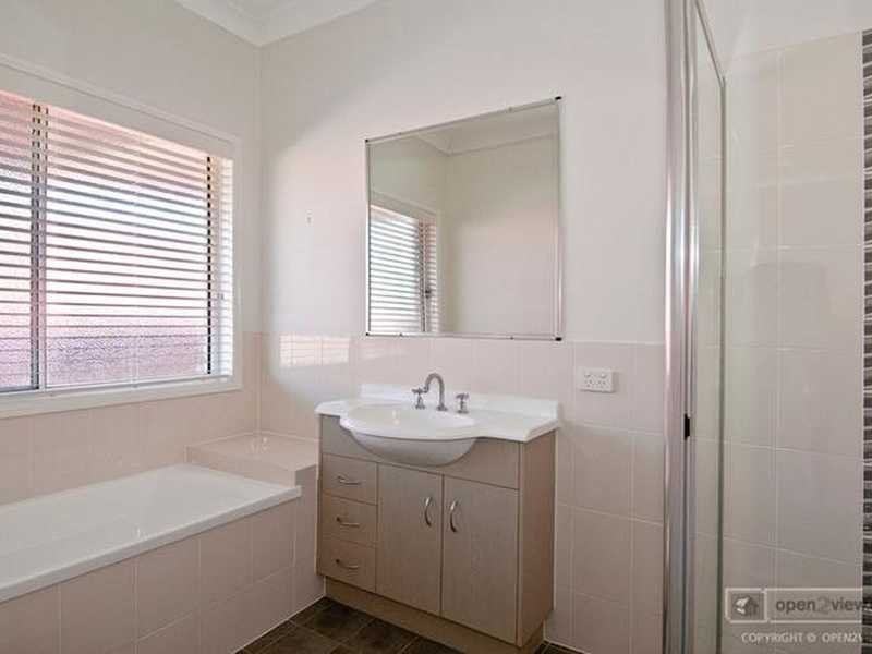 13 Benarkin close, Waterford QLD 4133