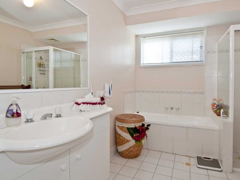 42 Allenby Crescent, Windaroo QLD 4207