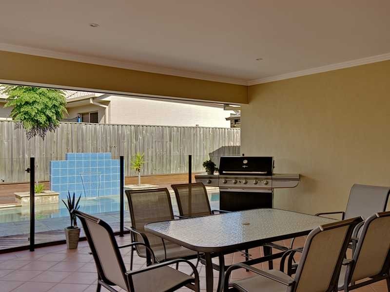 22 The Avenue, Windaroo QLD 4207