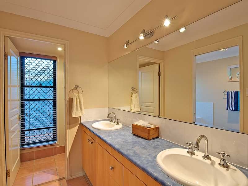 22 The Avenue, Windaroo QLD 4207