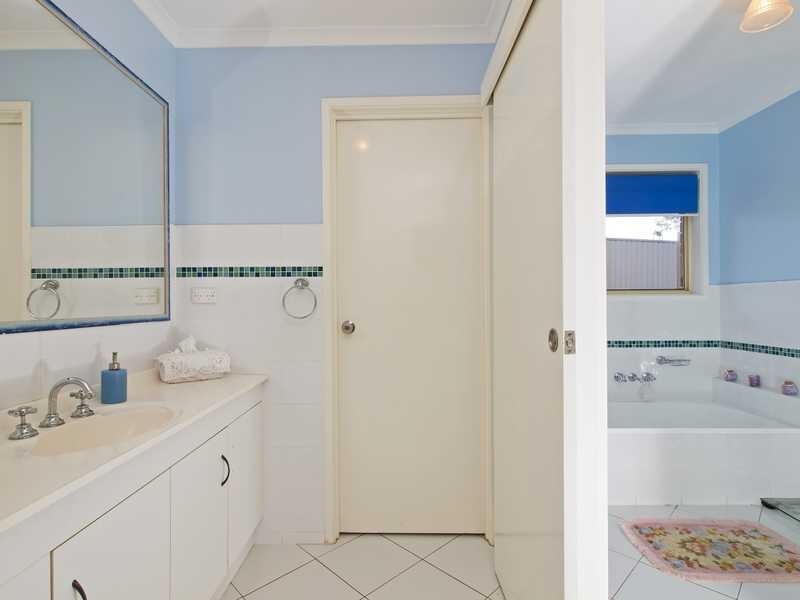 3 Leigh Place, Edens Landing QLD 4207