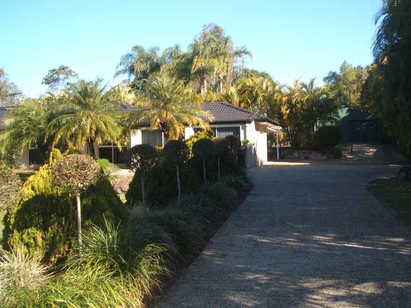 6 Castile Crescent, Edens Landing QLD 4207