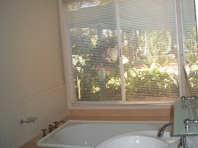 6 Castile Crescent, Edens Landing QLD 4207