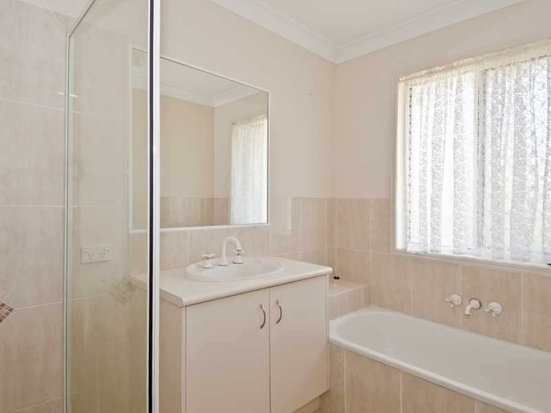 7 Kings Row, Edens Landing QLD 4207
