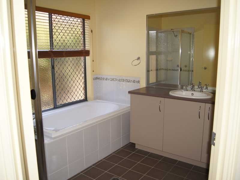 16 Easy Street, Loganholme QLD 4129