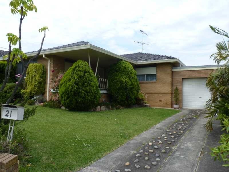 21 HARVEY AVE, Moorebank NSW 2170