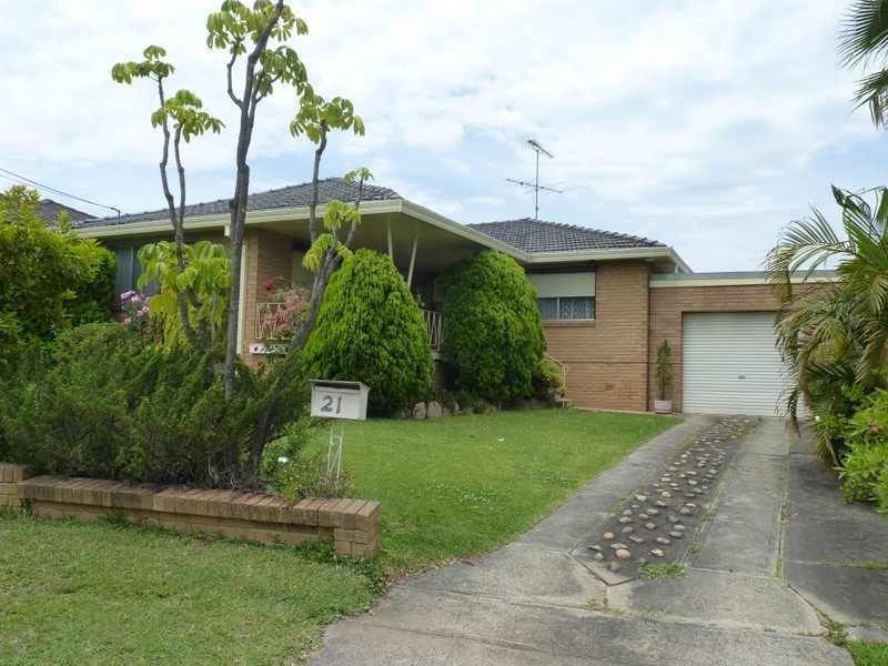 21 HARVEY AVE, Moorebank NSW 2170